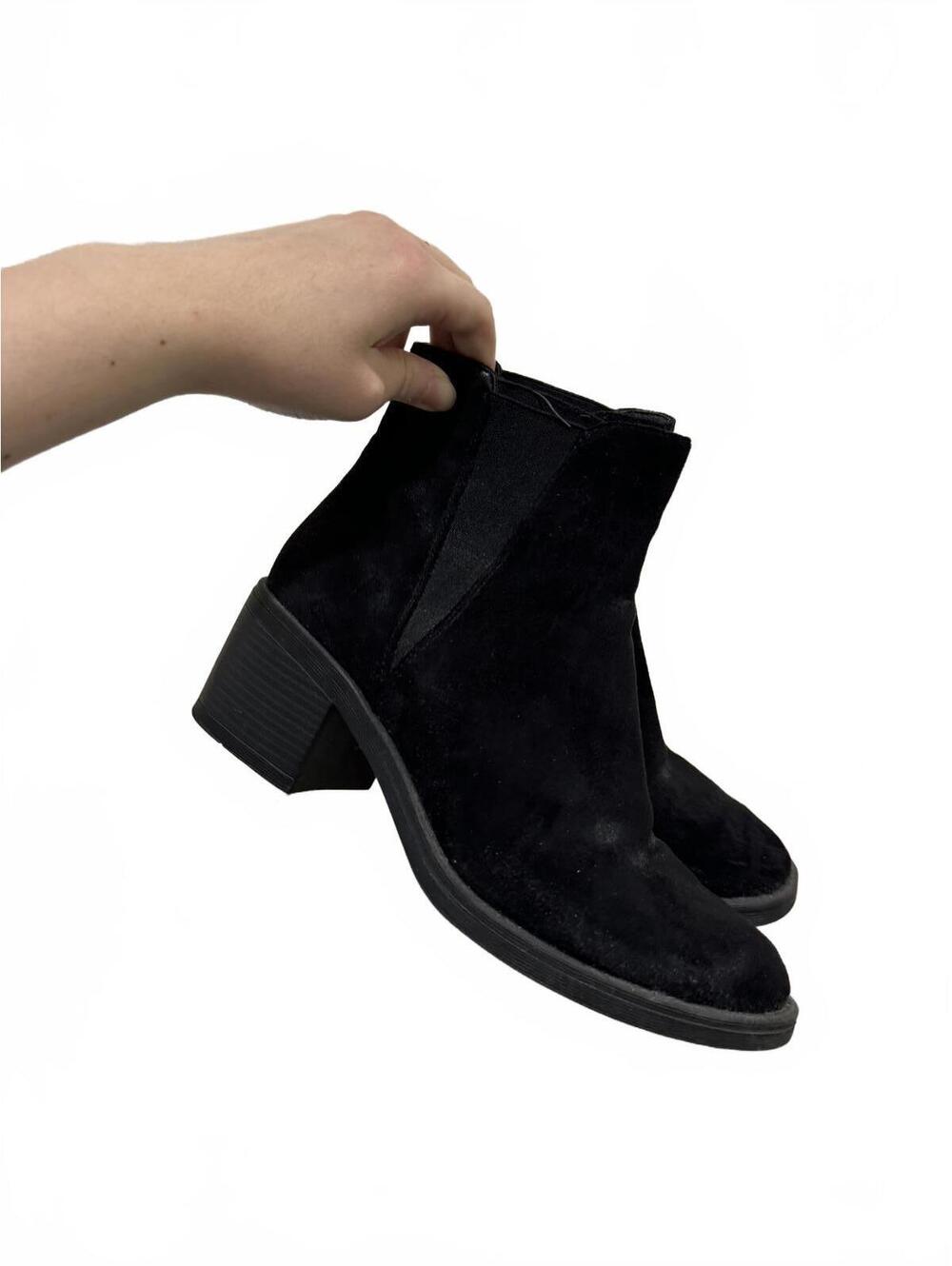 Forever 21 Black Faux Suede Block Heel Ankle Boots Booties Round Toe Size 8 - Picture 3 of 9